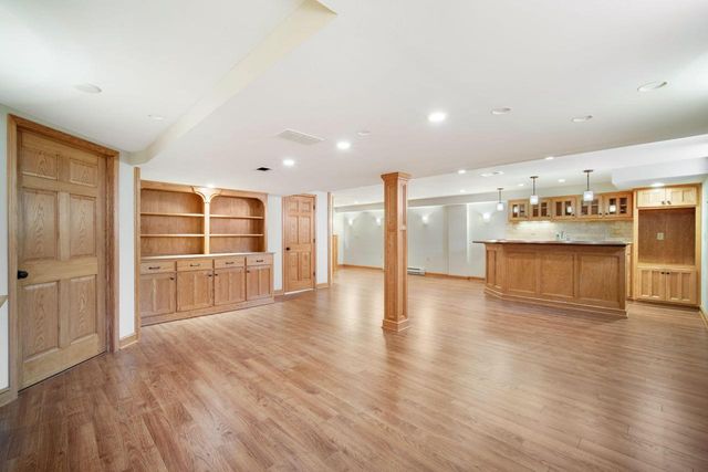 3390 N Knoll BOULEVARD, Wauwatosa, WI 53222