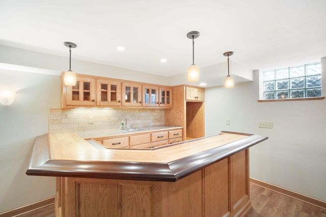 3390 N Knoll BOULEVARD, Wauwatosa, WI 53222