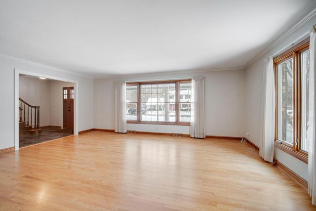 3390 N Knoll BOULEVARD, Wauwatosa, WI 53222