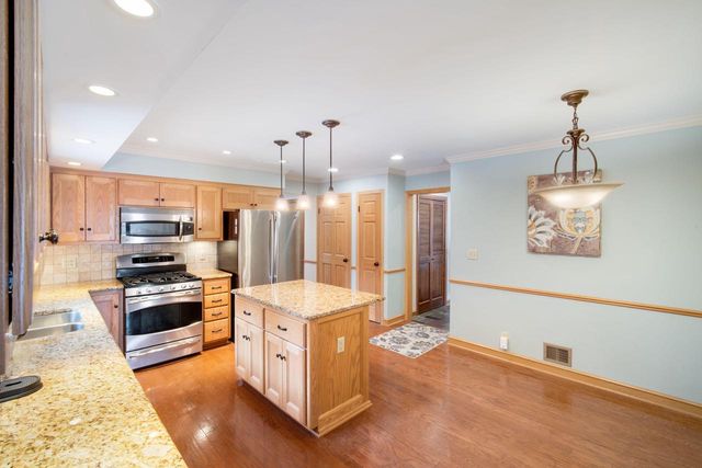 3390 N Knoll BOULEVARD, Wauwatosa, WI 53222