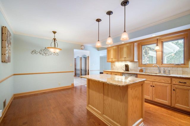 3390 N Knoll BOULEVARD, Wauwatosa, WI 53222