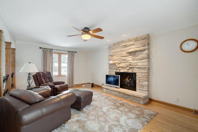 3390 N Knoll BOULEVARD, Wauwatosa, WI 53222