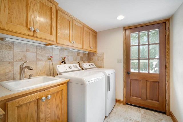 3390 N Knoll BOULEVARD, Wauwatosa, WI 53222