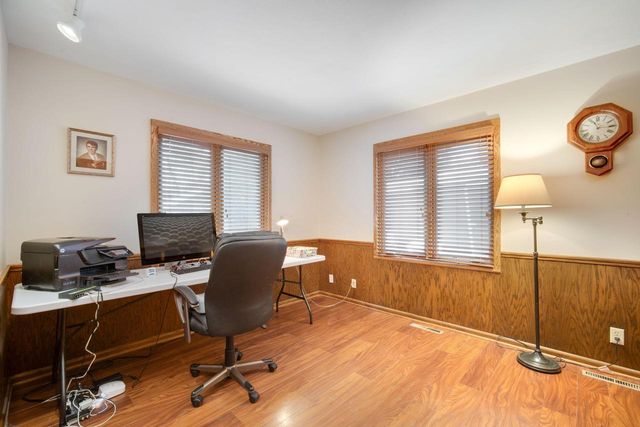 3390 N Knoll BOULEVARD, Wauwatosa, WI 53222