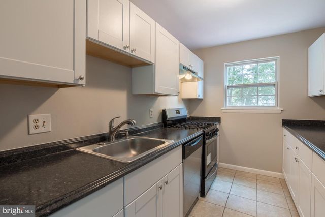 5592 SHANNON CT, Woodbridge, VA 22193