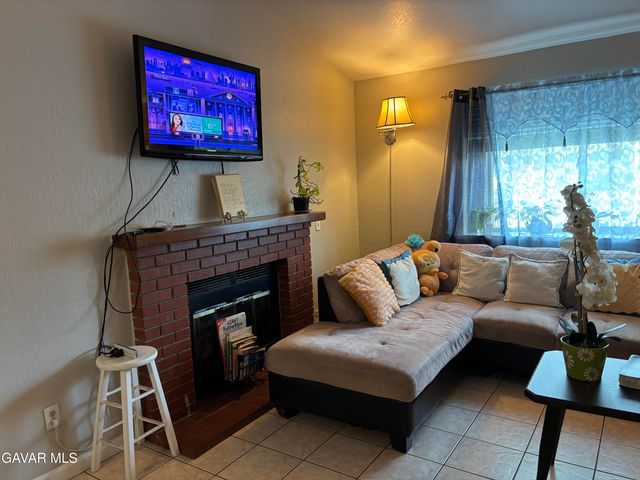 3107 E Avenue R-5, Palmdale, CA 93550