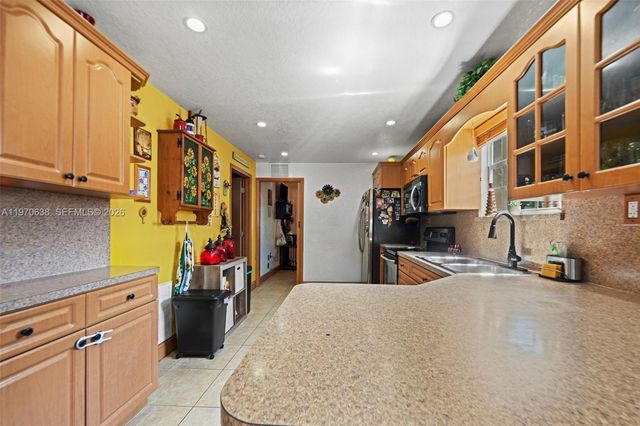 3140 NW 59th St, Miami, FL 33142