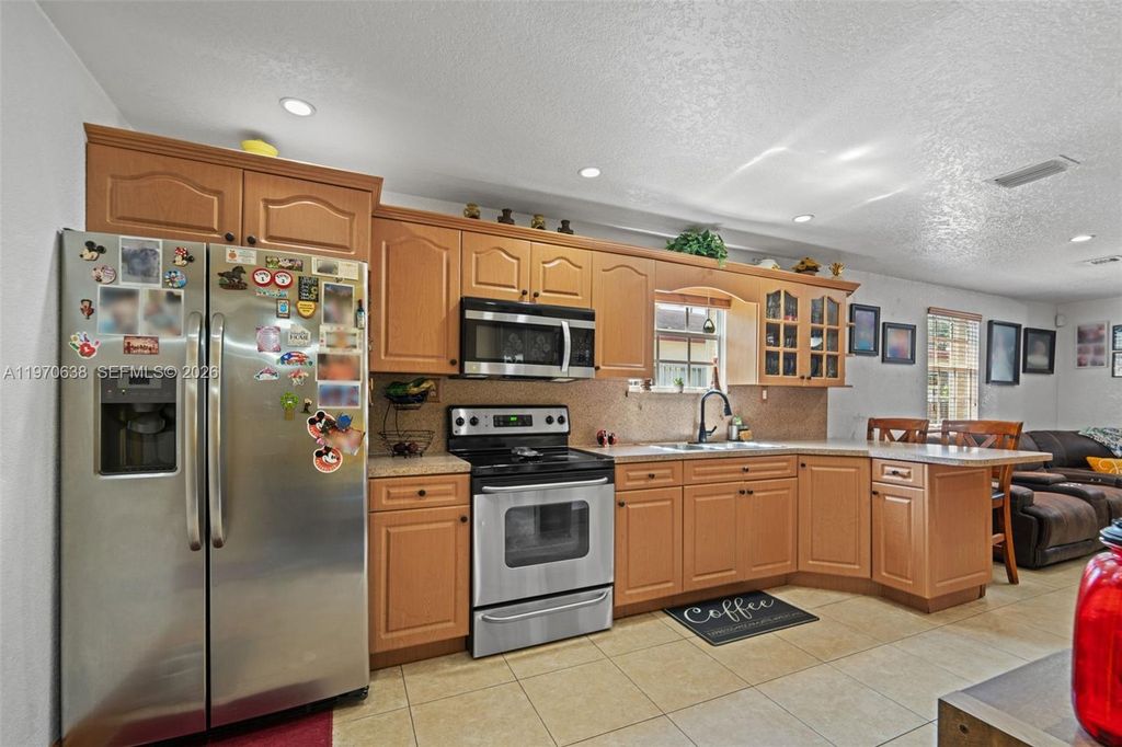 3140 NW 59th St, Miami, FL 33142