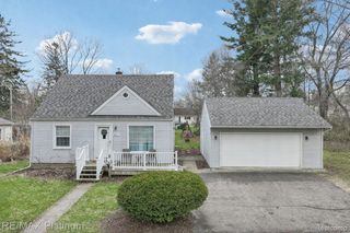 521 W Crane Street, Howell, MI 48843