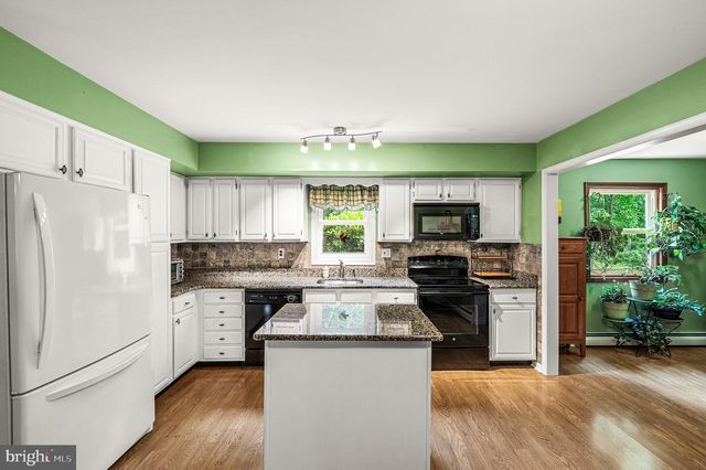 8 GRANGER LN, Coatesville, PA 19320
