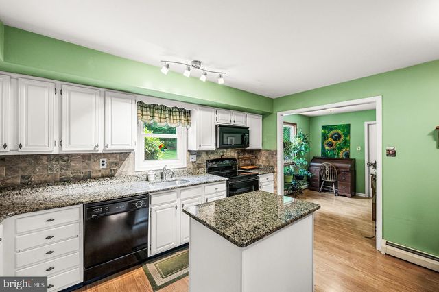 8 GRANGER LN, Coatesville, PA 19320
