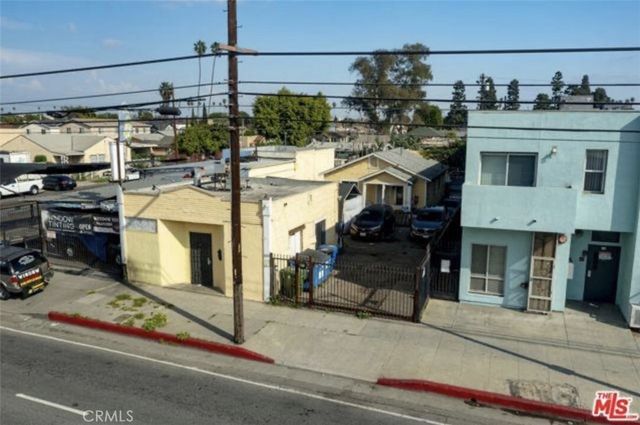 6804 S Hoover, Los Angeles, CA 90044