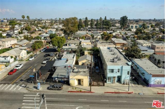 6804 S Hoover, Los Angeles, CA 90044