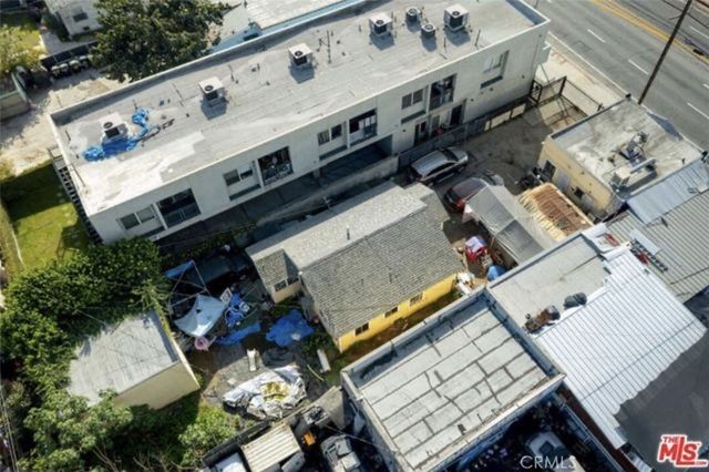 6804 S Hoover, Los Angeles, CA 90044