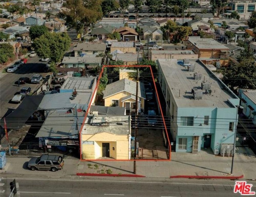 6804 S Hoover, Los Angeles, CA 90044