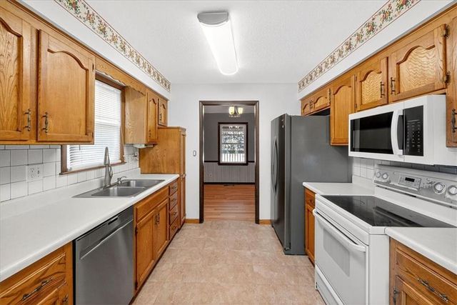 317 Valley Road, Olathe, KS 66061