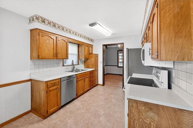 317 Valley Road, Olathe, KS 66061