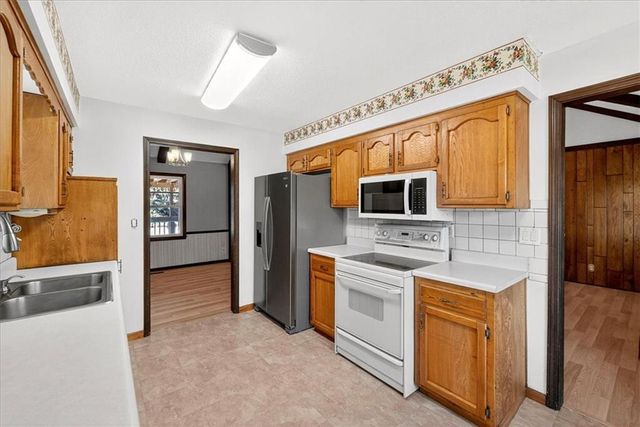 317 Valley Road, Olathe, KS 66061