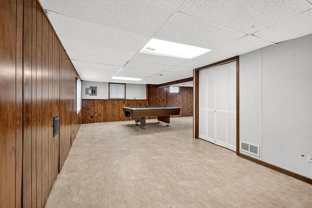 317 Valley Road, Olathe, KS 66061