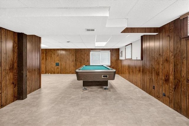 317 Valley Road, Olathe, KS 66061