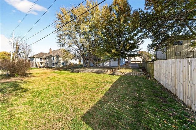 317 Valley Road, Olathe, KS 66061