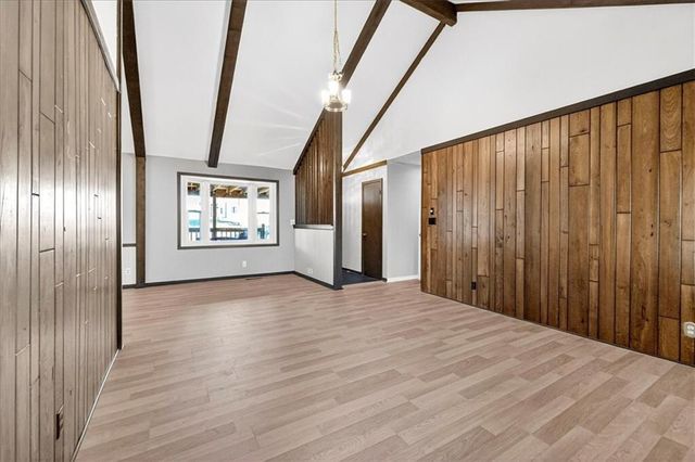 317 Valley Road, Olathe, KS 66061