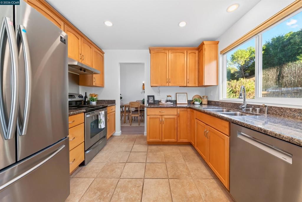 Image 14 of property listing at 1556 Partridge Dr, Hercules, CA 94547
