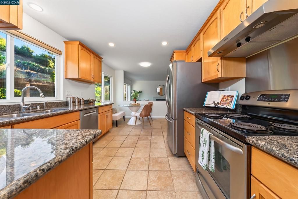 Image 15 of property listing at 1556 Partridge Dr, Hercules, CA 94547