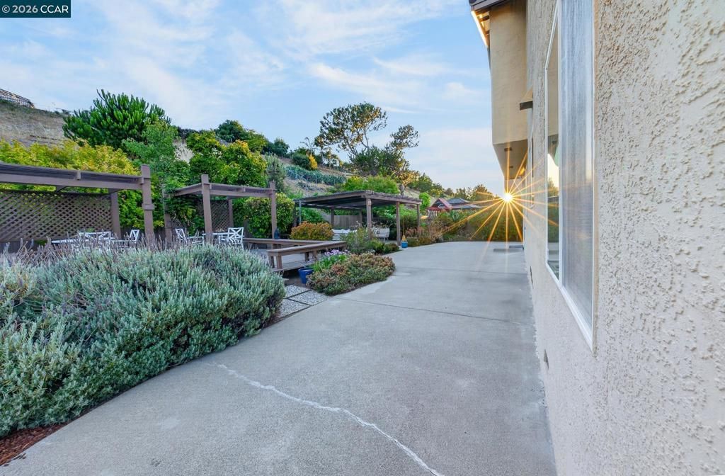 Image 22 of property listing at 1556 Partridge Dr, Hercules, CA 94547
