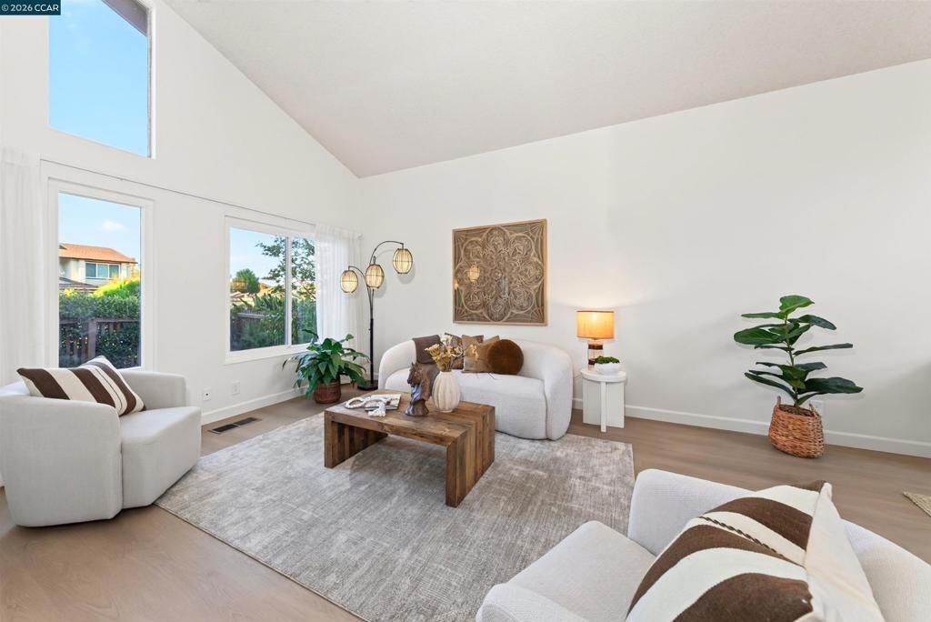 Image 7 of property listing at 1556 Partridge Dr, Hercules, CA 94547