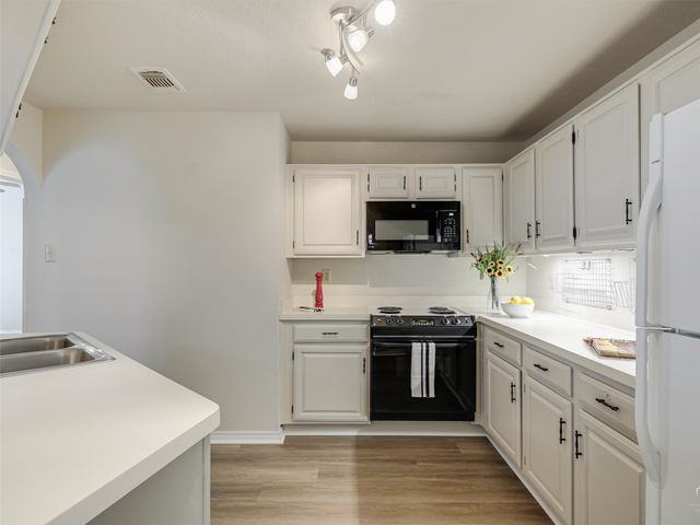 1010 Allen Street 214, Dallas, TX 75204