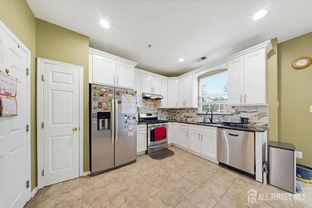 209 Blossom Circle, South Brunswick, NJ 08810