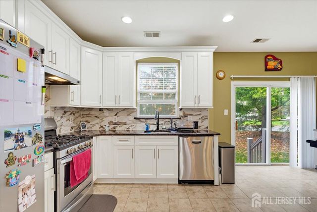 209 Blossom Circle, South Brunswick, NJ 08810