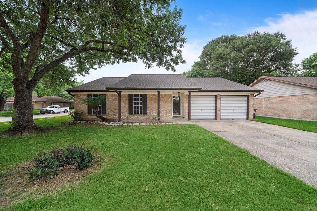 1617 Pecan Hollow Street, Pearland, TX 77581