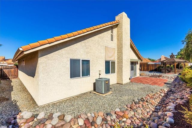 852 Arena Court, Hemet, CA 92545