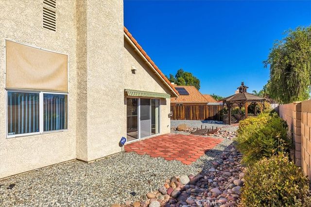 852 Arena Court, Hemet, CA 92545