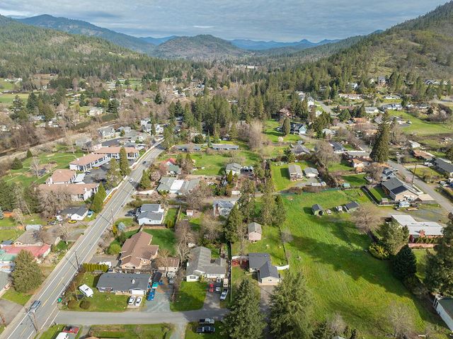 114 Short Street, Rogue River, OR 97537