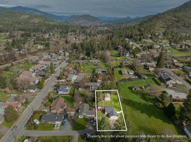 114 Short Street, Rogue River, OR 97537