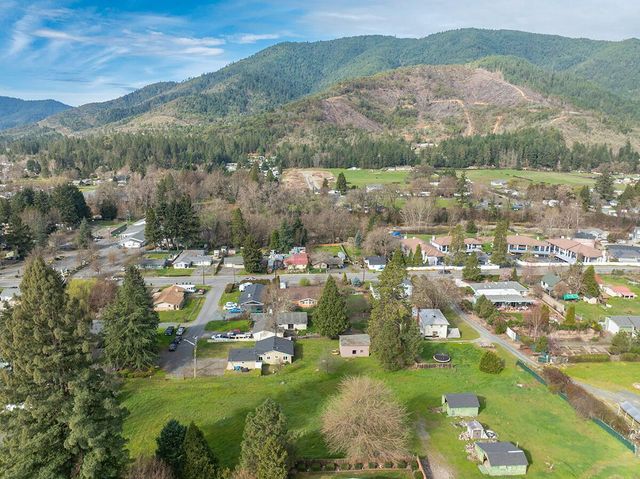 114 Short Street, Rogue River, OR 97537