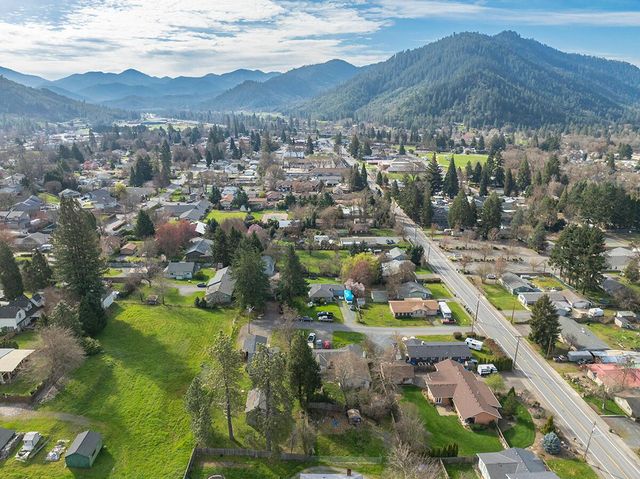 114 Short Street, Rogue River, OR 97537
