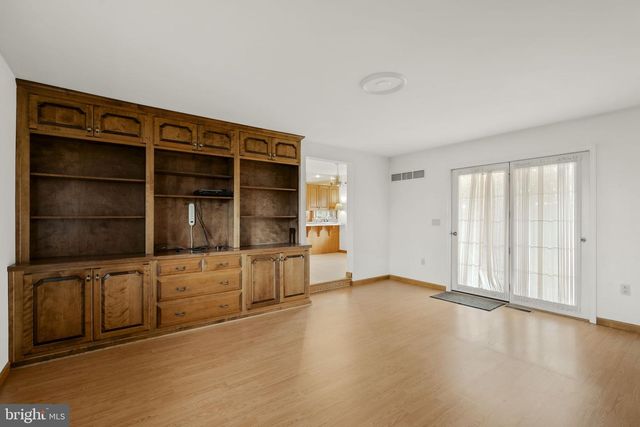 10 MEADOW LN, Myerstown, PA 17067