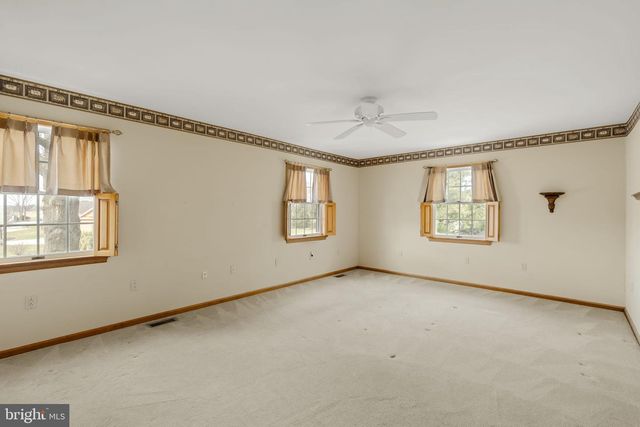 10 MEADOW LN, Myerstown, PA 17067