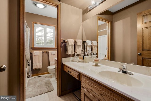 10 MEADOW LN, Myerstown, PA 17067