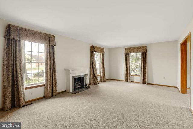 10 MEADOW LN, Myerstown, PA 17067