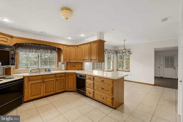 10 MEADOW LN, Myerstown, PA 17067