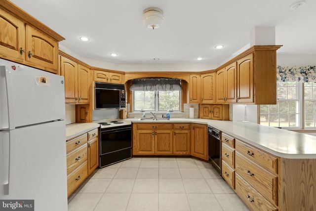 10 MEADOW LN, Myerstown, PA 17067