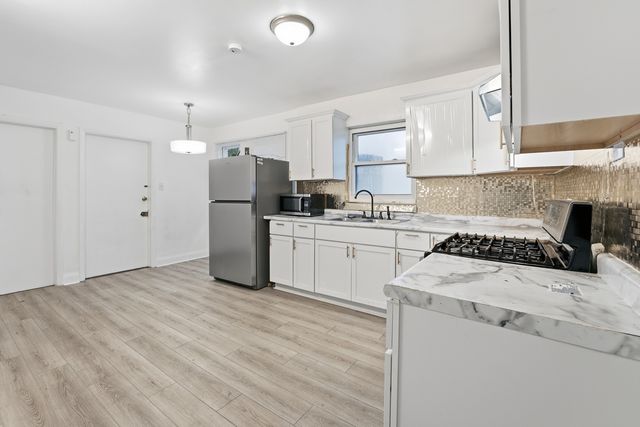 2507 W Coyle Avenue, Chicago, IL 60645