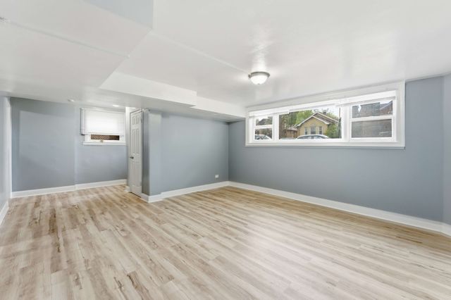 2507 W Coyle Avenue, Chicago, IL 60645
