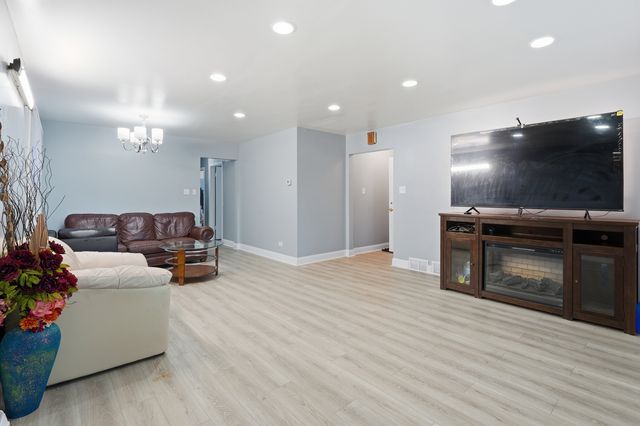 2507 W Coyle Avenue, Chicago, IL 60645