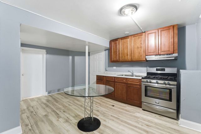 2507 W Coyle Avenue, Chicago, IL 60645